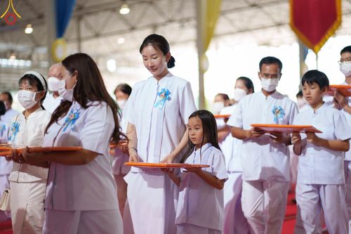 ภาพ No.99831:พิธีทอดผ้าป่า ต้นสมบัติจักรพรรดิ ในวันอาทิตย์ที่ 3 ธันวาคม พ.ศ. 2566 ณ สภาธรรมกายสากล วัดพระธรรมกาย จ.ปทุมธานี