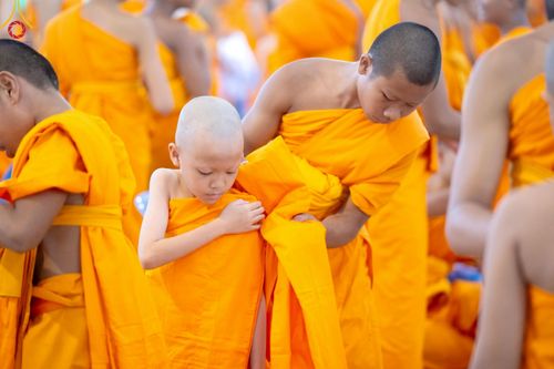 ภาพ No.215813:วันเสาร์ที่ 5 เมษายน พ.ศ. 2568 พิธีขอบรรพชา พิธีขอสรณคมน์และศีล  พิธีขอนิสสัย พิธีถวายบาตร ในโครงการบรรพชาสามเณรฟื้นฟูพระพุทธศาสนาทั่วไทย , โครงการหน่อแก้วเปรียญธรรม รุ่นที่ 13 ,  โครงการสามเณรยุวธรรมทายาท รุ่นที่ 33 , โครงการสามเณรมัชฌิมธรรมทายาท รุ่นที