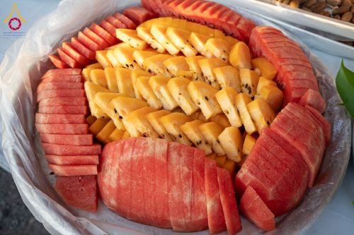 ภาพ No.196959:พิธีถวายภัตตาหารเป็นสังฆทาน แด่พระธรรมยาตรา ณ วัดโบสถ์(บน) ตำบลบางคูเวียง อำเภอบางกรวย จังหวัดนนทบุรี ในโครงการธรรมยาตรา กตัญญูบูชา มหาปูชนียาจารย์ พระมงคลเทพมุนี(สด จนฺทสโร) พระผู้ปราบมาร อนุสรณ์สถาน 7 แห่ง ปีที่ 13 วันที่ 18 มกราคม พ.ศ. 2568