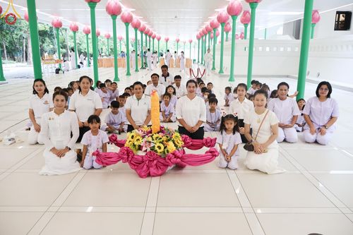 ภาพ No.144658:ชาวอำเภอคลองหลวง จังหวัดปทุมธานี ถวายเทียนพรรษามหามงคล เนื่องในเทศกาลเข้าพรรษา ประจำปี 2567 แด่คณะสงฆ์วัดพระธรรมกาย  วันพฤหัสบดีที่ 18 กรกฎาคม พ.ศ. 2567