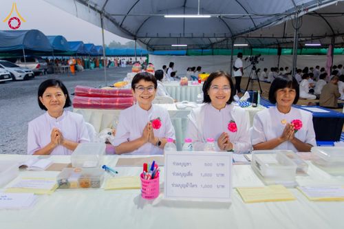 ภาพ No.201846:พิธีถวายภัตตาหารเป็นสังฆทาน แด่พระธรรมยาตรา ณ อนุสรณ์สถานบางปลา วัดบางปลา อำเภอบางเลน จังหวัดนครปฐม ในโครงการธรรมยาตรา กตัญญูบูชา มหาปูชนียาจารย์ พระมงคลเทพมุนี(สด จนฺทสโร) พระผู้ปราบมาร อนุสรณ์สถาน 7 แห่ง ปีที่ 13 วันที่ 26 มกราคม พ.ศ. 2568