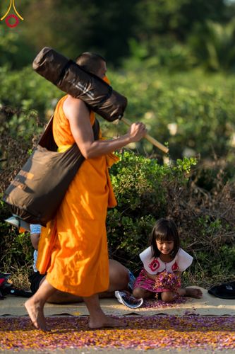 ภาพ No.107903:พิธีต้อนรับพระธรรมยาตรา ในโครงการธรรมยาตรากตัญญูบูชา มหาปูชนียาจารย์ พระมงคลเทพมุนี(สด จนฺทสโร) พระผู้ปราบมาร อนุสรณ์สถาน 7 แห่ง ปีที่ 12 วันที่ 7 มกราคม พ.ศ. 2567 ณ อนุสรณ์สถานคลองบางนางแท่น  อ.สามพราน จ.นครปฐม