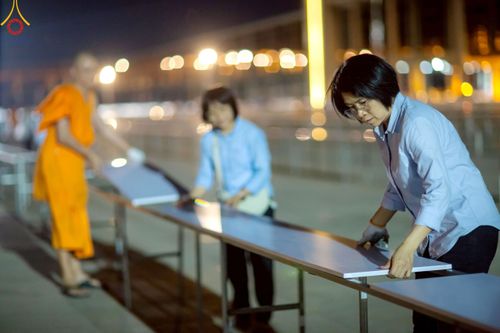 ภาพ No.218498:วันที่ 15 - 18 เมษายน พ.ศ. 2568 การเตรียมภาชนะสำหรับถวายภัตตาหาร , การจัดโต๊ะเก้าอี้ในลานธรรม , การแพ็คพัสดุงานต้อนรับ เพื่องานวันคุ้มครองโลก 22 เมษายน พ.ศ.2568 วัดพระธรรมกาย