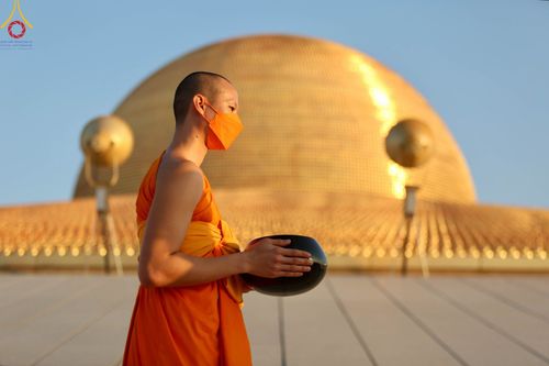ภาพ No.105287:พิธีตักบาตรฉลองพระบวชใหม่ รุ่นบูชาธรรมมหาปูชนียาจารย์ และต้อนรับศักราชใหม่ วันจันทร์ที่ 1 มกราคม พ.ศ. 2567 ณ ลานธรรมพระมหาธรรมกายเจดีย์ วัดพระธรรมกาย