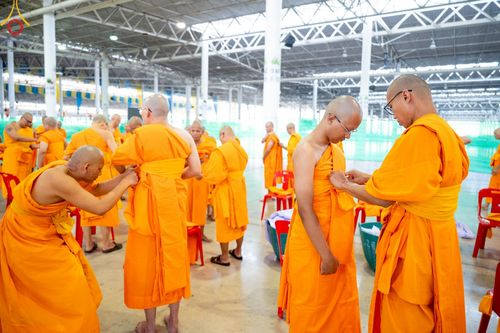 ภาพ No.217234:วันเสาร์ที่ 12 เมษายน พ.ศ. 2568 พิธีบรรพชา พิธีขอศีลและขอนิสสัย พิธีมอบบาตร ในโครงการอุปสมบทหมู่ บูชาธรรมหลวงพ่อธัมมชโย, โครงการธรรมทายาท ระดับอุดมศึกษา รุ่นที่ 52 ,  โครงการบวชพระนานาชาติ AEC & WAB CEO รุ่นที่ 4 ณ วัดพระธรรมกาย