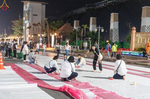 ภาพ No.185616:V.47 เบื้องหลังของเบื้องหน้า งานตักบาตรพระ 10,000 รูป ณ จ.กาญจนบุรี วันที่ 20-21 ธันวาคม พ.ศ. 2567