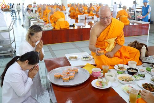 ภาพ No.237997:วันเสาร์ที่ 9 สิงหาคม พ.ศ. 2568 (วันพระ ขึ้น 15 ค่ำ เดือน 9) พิธีบุพเปตพลี ครั้งที่ 168 ร่วมอุทิศบุญแด่หมู่ญาติที่ล่วงลับไปแล้ว และสืบทอดอายุพระพุทธศาสนา ณ หอฉันคุณยายอาจารย์ฯ วัดพระธรรมกาย