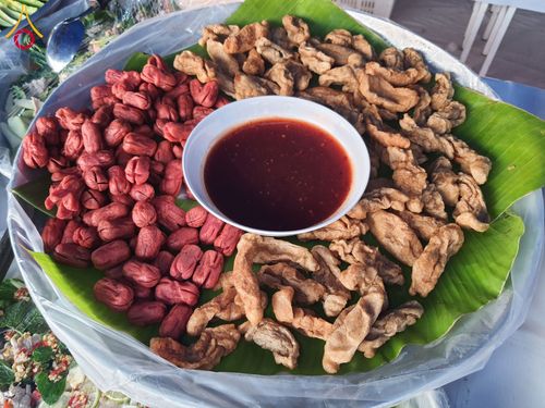 ภาพ No.200910:พิธีถวายภัตตาหารเป็นสังฆทาน แด่พระธรรมยาตรา ณ อนุสรณ์สถานบางปลา วัดบางปลา อำเภอบางเลน จังหวัดนครปฐม ในโครงการธรรมยาตรา กตัญญูบูชา มหาปูชนียาจารย์ พระมงคลเทพมุนี(สด จนฺทสโร) พระผู้ปราบมาร อนุสรณ์สถาน 7 แห่ง ปีที่ 13 วันที่ 24 มกราคม พ.ศ. 2568