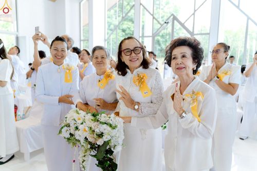 ภาพ No.239435:วันอาทิตย์ที่ 17 สิงหาคม พ.ศ. 2568 พิธีกดปุ่มอัญเชิญรูปเหมือน พระมงคลเทพมุนี (สด จันทสโร)  ณ มหาวิหารแก้วพระมงคลเทพมุนี  ศูนย์ปฏิบัติธรรมแก้วเมืองเลย