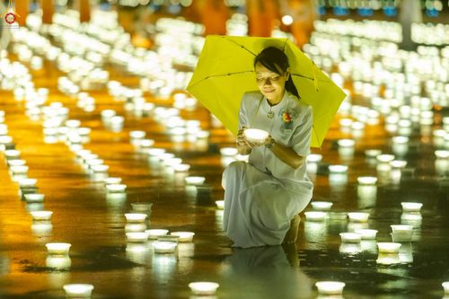 ภาพ No.244251:วันที่ 7 กันยายน พ.ศ. 2568 พิธีจุดประทีป วันครูผู้ค้นพบวิชชาธรรมกาย ณ ลานธรรมฯ และวิหารคด วัดพระธรรมกาย