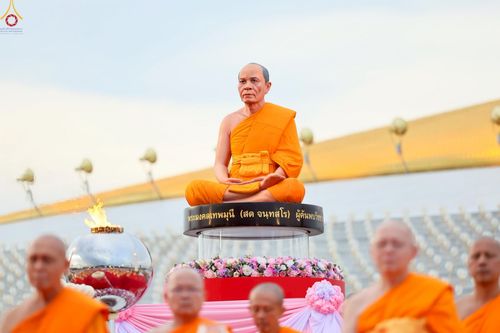 ภาพ No.252935:วันที่ 10 ตุลาคม พ.ศ. 2568 พิธีปลูกต้นทรัพย์บานชื่น ณ ลานธรรม วัดพระธรรมกาย