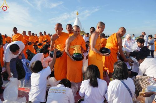 ภาพ No.211958:วันจันทร์ที่ 17 มีนาคม พ.ศ. 2568 พิธีตักบาตรพระกว่า 300 รูป ฉลองพิธีประดิษฐานพระบรมสารีริกธาตุ ณ ปทุมเจดีย์ เจดีย์พระพุทธเจ้า 5 พระองค์ ศูนย์อบรมเยาวชนปัตตานี บ้านโคกดีปลี ตำบลตุยง อำเภอหนองจิก จังหวัดปัตตานี