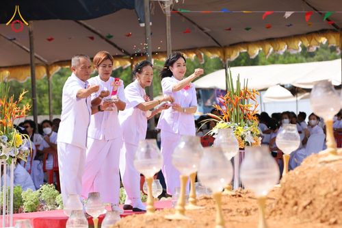 ภาพ No.76235:พิธีกลั่นแผ่นดินสร้างมหาเจดีย์ปัตตานี , พิธีตักบาตรแด่พระภิกษุสงฆ์ 159 รูป ,  พิธีทอดผ้าป่า , พิธีโปรยรัตนชาติ ,  พิธีจุดประทีปถวายเป็นพุทธบูชา ณ ศูนย์อบรมเยาวชนปัตตานี จ.ปัตตานี วันอาทิตย์ที่ 5 กุมภาพันธ์ พ.ศ.2566