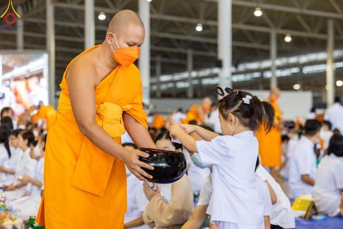 ภาพ No.124467:พิธีตักบาตรในวันมาฆบูชา ณ บ้านแก้วเรือนทองคุณยายฯ วัดพระธรรมกาย จ.ปทุมธานี วันเสาร์ที่ 24 กุมภาพันธ์ พ.ศ. 2567