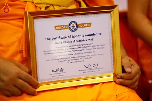 ภาพ No.127112:พิธีมอบใบประกาศเกียรติคุณองค์กรนานาชาติ และหน่วยงานที่ชักชวนคนร่วมโครงการนั่งสมาธิเพื่อสันติภาพโลกมากที่สุด วันอาทิตย์ที่ 1 มีนาคม พ.ศ. 2567 ณ สภาธรรมกายสากล วัดพระธรรมกาย