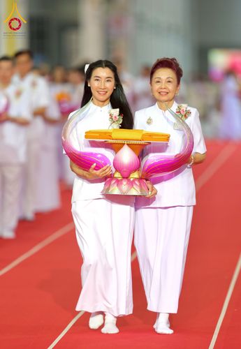 ภาพ No.215431:วันอาทิตย์ต้นเดือนที่ 6 เมษายน พ.ศ. 2568 ขบวนอัญเชิญผ้าป่าสมทบ มหาสังฆทาน 40,000 กว่าวัดทั่วประเทศ ณ สภาธรรมกายสากล วัดพระธรรมกาย