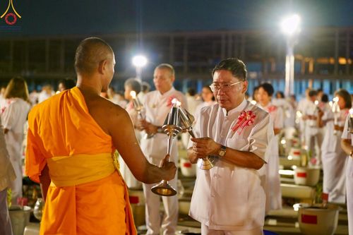 ภาพ No.160624:พิธีจุดประทีป 20,000 ดวง บูชาพระมหาธรรมกายเจดีย์ และบูชาพระมงคลเทพมุนี (สด จนฺทสโร) พระผู้ปราบมาร ณ ลานธรรม พระมหาธรรมกายเจดีย์ วัดพระธรรมกาย จ.ปทุมธานี วันที่ 10 ตุลาคม พ.ศ. 2567