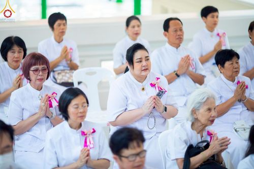 ภาพ No.214813:พิธีต้อนรับสัญญาบัตร พัดยศ พระราชวิเทศวชิรเวที (บัณฑิต วรปญฺโญ) เจ้าอาวาสวัดพระธรรมกายสกอตแลนด์ สหราชอาณาจักร ผู้ช่วยเจ้าอาวาสวัดพระธรรมกาย ณ อุโบสถพระไตรปิฏก วัดพระธรรมกาย