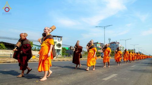 ภาพ No.212942:วันที่ 14 - 15 มีนาคม พ.ศ. 2568 คณะสงฆ์และสามเณรเดินธรรมยาตรา ในโครงการบวชสามเณรเนปาล 500 รูป ไปยังสถานที่รอบมายาเทวีและลุมพินีเกรด ณ ลุมพินี ประเทศเนปาล