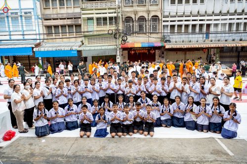 ภาพ No.245865:วันที่ 13-14 กันยายน พ.ศ. 2568 เจ้าหน้าที่ทุกสถานะ ทุกส่วนงาน ร่วมแรงร่วมใจ ปฏิบัติหน้าที่ เตรียมงาน เก็บงาน ตักบาตรพระ 555 รูป อ.เบตง จยะลา