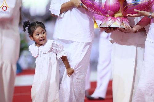 ภาพ No.150138:พิธีทอดผ้าป่าสมทบกฐินวัดพระธรรมกาย และสมทบกฐิน 30,000 วัดทั่วไทย ครั้งที่ 1 เนื่องในวันธรรมชัย 27 สิงหาคม พ.ศ.2567 ณ สภาธรรมกายสากล วัดพระธรรมกาย