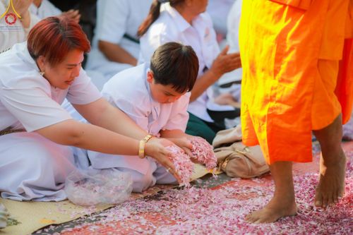 ภาพ No.113148:พิธีต้อนรับพระธรรมยาตรา ปีที่ 12 วันที่ 15 มกราคม พ.ศ. 2567 ณ วัดโบสถ์บน จ.นนทบุรี