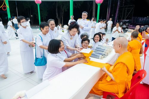ภาพ No.123281:พิธีพระราชทานสัญญาบัตร พัดยศ และผ้าไตร แด่พระสงฆ์ในเขตปกครองคณะสงฆ์หนกลาง ณ วัดพระศรีมหาธาตุ เขตบางเขน กรุงเทพมหานคร และพิธีมุทิตาสักการะพระสังฆาธิการ ผู้ได้รับเลื่อนและตั้งสมณศักดิ์ ตามพระบรมราชโองการ ณ วัดพระธรรมกาย ในวันที่ 4 กุมภาพันธ์ พ.ศ. 2567