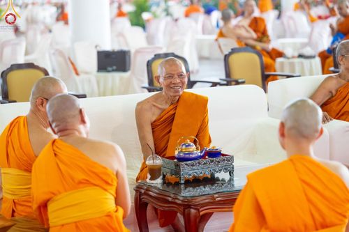 ภาพ No.60359:การต้อนรับพระสังฆาธิการ 10,000 กว่าวัดทั่วประเทศ พิธีมอบปัจจัยช่วยเหลือครู 4 จังหวัดชายแดนภาคใต้ พิธีปฏิบัติธรรม ในวันคุ้มครองโลก วันจันทร์ที่ 22 เมษายน พ.ศ.2567 ณ วัดพระธรรมกาย จ.ปทุมธานี