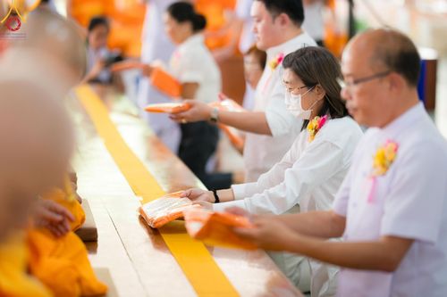 ภาพ No.153007:พิธีถวายภัตตาหารเมนูสวรรค์ ในพรรษาแห่งการเข้าถึงธรรม วันอังคารที่ 10 กันยายน พ.ศ. 2567 ครบรอบ 24 ปี วันละสังขาร คุณยายอาจารย์มหารัตนอุบาสิกาจันทร์ ขนนกยูง ณ หอฉันคุณยายอาจารย์ฯ วัดพระธรรมกาย