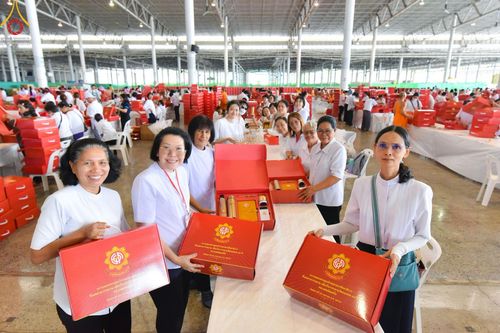 ภาพ No.212067:วันจันทร์ที่ 17 มีนาคม พ.ศ. 2568 บุญบรรจุกล่องไทยธรรม เพื่อถวายแด่พระสังฆาธิการ 40,000 กว่าวัดทั่วไทย ในวันคุ้มครองโลก 22 เมษายน พ.ศ. 2568 ณ บ้านแก้วเรือนทองคุณยายฯ วัดพระธรรมกาย