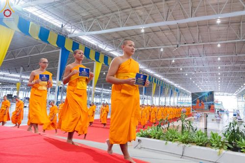 ภาพ No.153238:พิธีมุทิตาสักการะ พระภิกษุ-สามเณร ผู้สอบไล่ได้เปรียญธรรม ประโยค 1-2 ถึงประโยค ป.ธ.9 และบาลีศึกษา ประโยค1-2 ถึง บ.ศ.9 , พิธีมอบดวงแก้วสามเณรผู้ทรงบาลีไวยากรณ์ วัดพระธรรมกาย และ ศูนย์ส่งเสริมศีลธรรมในประเทศและต่างประเทศ วันอาทิตย์ที่ 8 กันยายน พ.ศ.2567