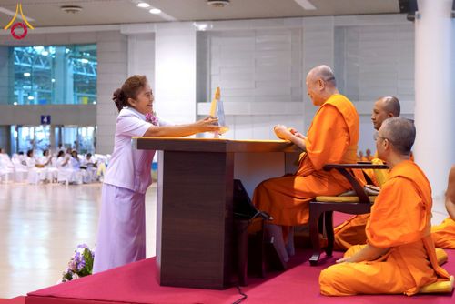 ภาพ No.232194:วันอาทิตย์ที่ 6 กรกฏาคม พ.ศ. 2568 พิธีมอบโล่เกียรติคุณ สวดธัมมจักกัปปวัตตนสูตร และรางวัลโครงการผู้นำแสงสว่างออนไลน์ ณ ห้องแก้วสารพัดนึก1 สภาธรรมกายสากล วัดพระธรรมกาย