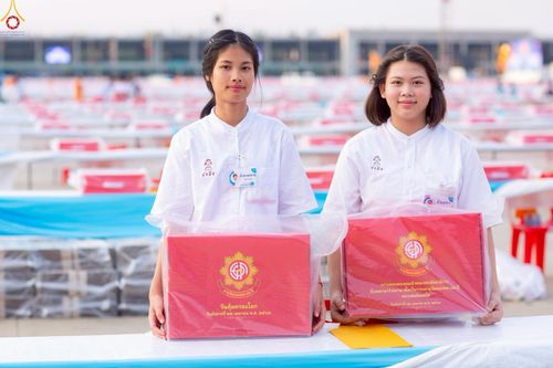 ภาพ No.225098:วันที่ 20 - 27 เมษายน พ.ศ. 2568 "ภาพแห่งความปลื้มที่ไม่มีวันจบ" คณะสงฆ์สามเณร เจ้าหน้าที่ และสาธุชน ร่วมแรงร่วมใจกันเตรียมงานและเก็บงาน เพื่อวันคุ้มครองโลก พิธีถวายมหาสังฆทานคณะสงฆ์ 40,000 กว่าวัดทั่วประเทศ