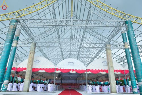 ภาพ No.146604:พิธีทอดผ้าป่าสร้างหลังคาอาคาร 80 ปี หลวงพ่อธัมมชโย ณ ศูนย์ปฎิบัติธรรมวิหารแดง จังหวัดสระบุรี วันอาทิตย์ที่ 28 กรกฎาคม พ.ศ. 2567