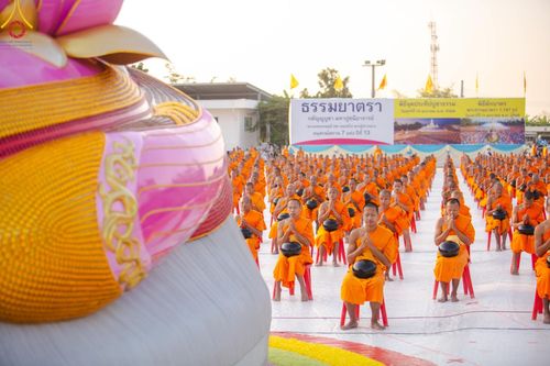 ภาพ No.192999:พิธีตักบาตรพระธรรมยาตรา ณ อนุสรณ์สถานคลองบางนางแท่น อ.สามพราน จ.นครปฐม ในโครงการธรรมยาตรา กตัญญูบูชา มหาปูชนียาจารย์ พระมงคลเทพมุนี(สด จนฺทสโร) พระผู้ปราบมาร อนุสรณ์สถาน 7 แห่ง ปีที่ 13 วันที่ 11 มกราคม พ.ศ.2568