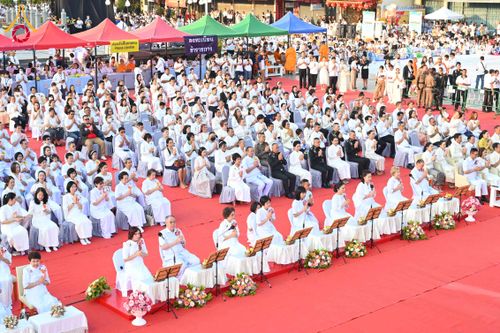 ภาพ No.312595:วันอาทิตย์ที่ 8 มีนาคม พ.ศ.2569 ทำบุญเมืองนครราชสีมา 558 ปี ตักบาตรพระ 10,000 รูป