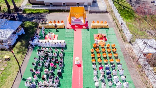 ภาพ No.62506:คณะศิษยานุศิษย์รวมใจสถาปนาและสมโภช ธรรมจักร เพื่ออัญเชิญประดิษฐาน ณ ยอดอุโบสถ 80 ปี หลวงพ่อธัมมชโย วัดพระธรรมกายนิวเจอร์ซี ประเทศสหรัฐอเมริกา  วันอาทิตย์ที่ 7 เมษายน พ.ศ. 2567