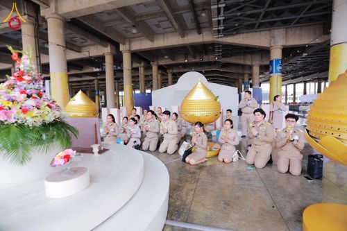 ภาพ No.311524:วันจันทร์ที่ 23 กุมภาพันธ์ พ.ศ. 2569 เปิดโลกทัศน์ผู้บริหารสถานศึกษายุคใหม่ เรียนรู้ต้นแบบการพัฒนาคนผ่านพลัง “บวร–V-Star” ผู้เข้ารับการพัฒนาตามโครงการ สพฐ. ศึกษาดูงานวัดพระธรรมกาย เสริมภาวะผู้นำคุณธรรมสู่การบริหารโรงเรียนอย่างยั่งยืน ณ อาคาร 100 ปี คุณยาย