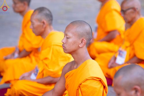 ภาพ No.314649:วันที่ 20 มีนาคม พ.ศ. 2569 พระอาจารย์ แนะนำการปฏิบัติธรรมให้แก่สามเณร  โครงการบรรพชาสามเณร 500 รูป เนปาล ณ วิหารมายาเทวี ประเทศเนปาล