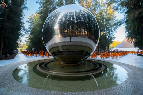 ภาพ No.288481:วันที่ 4 มกราคม พ.ศ. 2569 พระธรรมยาตราปฏิบัติธรรม และถ่ายภาพหมู่ประวัติศาสตร์ ในโครงการธรรมยาตรา กตัญญูบูชา มหาปูชนียาจารย์ พระมงคลเทพมุนี(สด จนฺทสโร) พระผู้ปราบมาร อนุสรณ์สถาน 7 แห่ง ปีที่ 14 ณ อนุสรณ์สถานมหาวิหารพระมงคลเทพมุนี (โลตัสแลนด์) อ.สองพี่น้อง