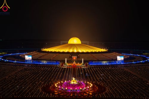 ภาพ No.90340:พิธีจุดประทีป 20,000 ดวง บูชาพระมหาธรรมกายเจดีย์ และบูชาพระมงคลเทพมุนี(สด จนฺทสโร) พระผู้ปราบมาร วันอังคารที่ 10 ตุลาคม พ.ศ. 2566 ณ ลานธรรมพระมหาธรรมกายเจดีย์ วัดพระธรรมกาย จ.ปทุมธานี