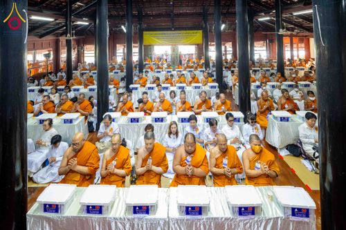 ภาพ No.303360:วันที่ 23 มกราคม พ.ศ. 2569 พิธีเจริญพุทธมนต์ปฏิบัติธรรม มอบทุนการศึกษา  ถวายสังฆทาน 109 วัด เพื่อถวายเป็นพุทธบูชา เพื่อขับเคลื่อนโครงการหมู่บ้านรักษาศีล 5 โดยคณะสงฆ์จังหวัดนครปฐม คณะศิษยานุศิษย์วัดพระธรรมกาย โครงการธรรมยาตรา ปีที่ 14 ณ วัดบางปลา อำเภอบาง