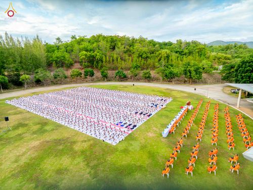 ภาพ No.341002:วันที่ 26 กรกฎาคม พ.ศ. 2569 โครงการพัฒนาคุณธรรม จริยธรรม สำหรับนักเรียนนายสิบตำรวจ (นสต.) รุ่นที่ 17 ศูนย์ฝึกอบรมตำรวจภูธรภาค 1 ได้จัดกิจกรรม ตักบาตรเพื่อน้อมอุทิศถวายเพื่อเป็นพระราชกุศลฯ  และปฏิบัติธรรม ติวธรรมมะ ณ ศูนย์ปฏิบัติธรรมเวิล์ดพีช วัลเล่ย์ (Wo