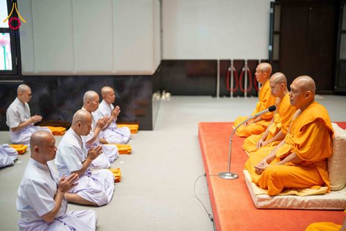 ภาพ No.298208:วันเสาร์ที่ 17 มกราคม พ.ศ. 2569 พิธีบรรพชาอุปสมบท โครงการอุปสมบทหมู่ บูชาธรรมครบ 117 ปี คุณยายอาจารย์มหารัตนอุบาสิกาจันทร์ ขนนกยูง  ณ อุโบสถพระไตรปิฎก วัดพระธรรมกาย