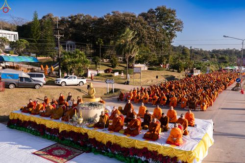 ภาพ No.281389:วันเสาร์ที่ 27 ธันวาคม พ.ศ.2568 พิธีตักบาตรพระ ๑,๐๐๐ รูป   เพื่อความเป็นสิริมงคลแก่ชีวิตและแผ่นดินไทย  มหากุศลครั้งยิ่งใหญ่แห่งปี ส่งท้ายปีเก่า ต้อนรับปีใหม่  ณ ถนนหน้าที่ว่าการอำเภอภูเรือ จังหวัดเลย