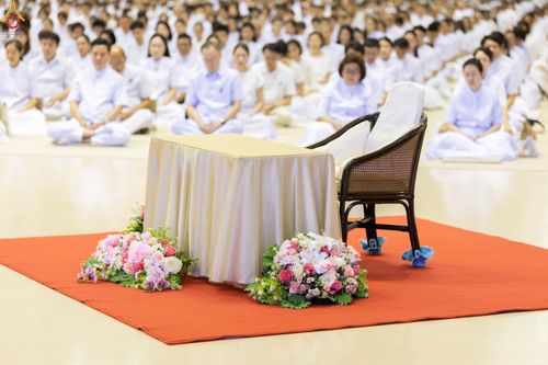 ภาพ No.328007:วันอาทิตย์ต้นเดือนที่ 3 พฤษภาคม พ.ศ.2569 พิธีบูชาข้าวพระ ณ วัดพระธรรมกาย