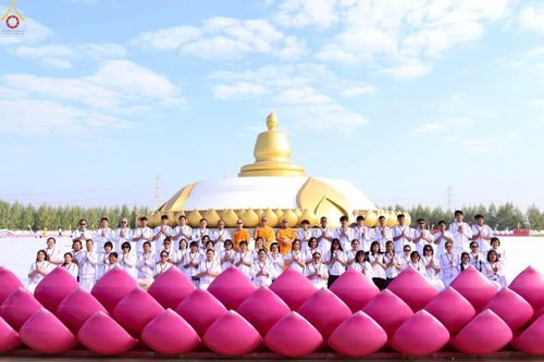 ภาพ No.306729:ภาพเบื้องหลังอาสาสมัครรวมใจ ชุดที่ 5 ในโครงการธรรมยาตรา กตัญญูบูชา มหาปูชนียาจารย์ พระมงคลเทพมุนี(สด จนฺทสโร) พระผู้ปราบมาร อนุสรณ์สถาน 7 แห่ง ปีที่ 14