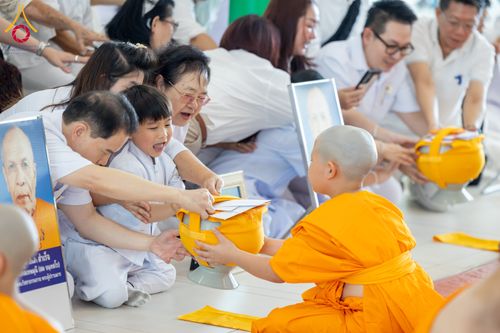 ภาพ No.286653:วันเสาร์ที่ 12 กรกฏาคม พ.ศ.2568 พิธีบรรพชาอุปสมบท  โครงการบรรพชาอุปสมบทหมู่ ธรรมทายาทนานาชาติ(ภาคภาษาจีน), โครงการบรรพชาสามเณร โรงเรียนนานาชาติ รุ่นที 14