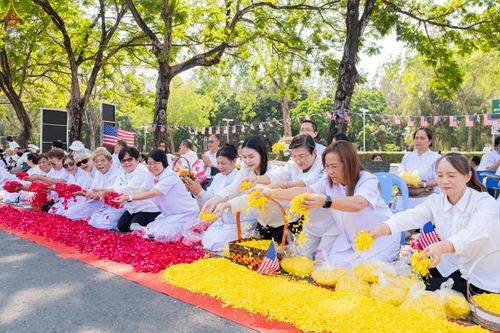 ภาพ No.304103:วันที่ 25 มกราคม พ.ศ. 2569 พิธีต้อนรับพระธรรมยาตรา  รร.สามัคคีราษฏร์บำรุง-วัดพระธรรมกาย ในโครงการธรรมยาตรา กตัญญูบูชา มหาปูชนียาจารย์ พระมงคลเทพมุนี(สด จนฺทสโร) พระผู้ปราบมาร อนุสรณ์สถาน 7 แห่ง ปีที่ 14