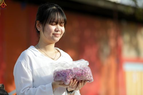 ภาพ No.287432:วันที่ 3 มกราคม พ.ศ. 2569 พิธีต้อนรับพระธรรมยาตรา ในโครงการธรรมยาตรา กตัญญูบูชา มหาปูชนียาจารย์ พระมงคลเทพมุนี(สด จนฺทสโร) พระผู้ปราบมาร อนุสรณ์สถาน 7 แห่ง ปีที่ 14 ณ อนุสรณ์สถานมหาวิหารพระมงคลเทพมุนี (โลตัสแลนด์) อ.สองพี่น้อง จ.สุพรรณบุรี